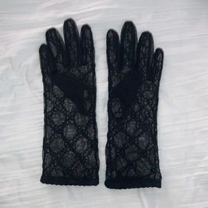 Gucci lace gloves